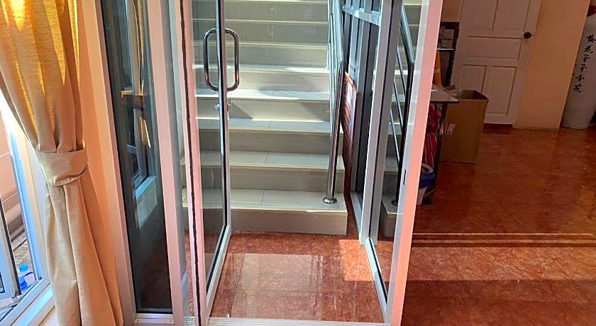 S.E.T Thanmongkol Residence