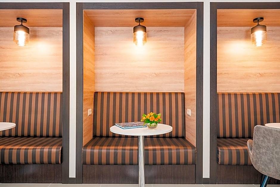 City Park Apart Hotel by CHM