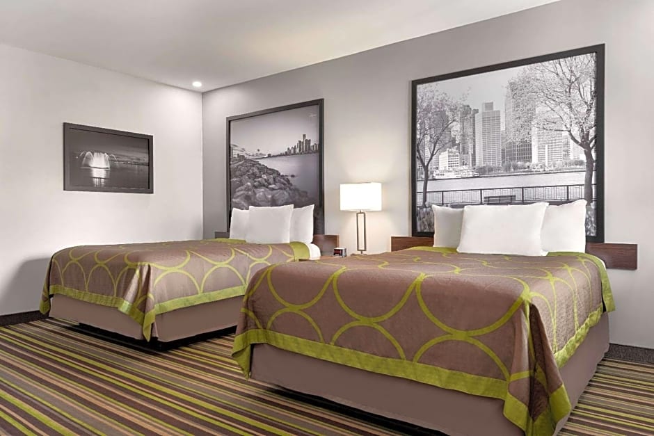 Super 8 by Wyndham Windsor/Dougall