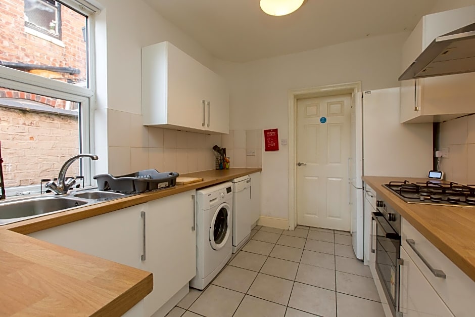 Townhouse @ 27 Electricity St Crewe