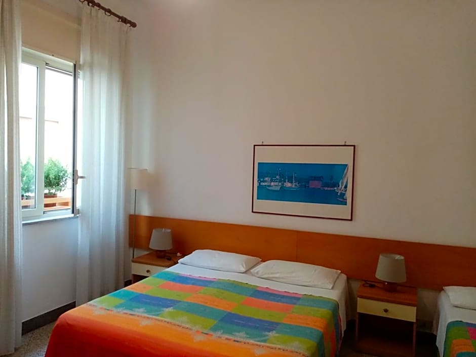 Ariston Petit Hotel