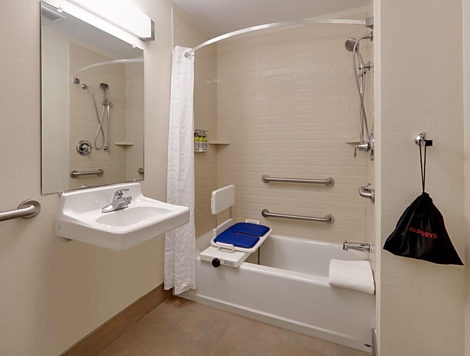 Candlewood Suites Salina By IHG