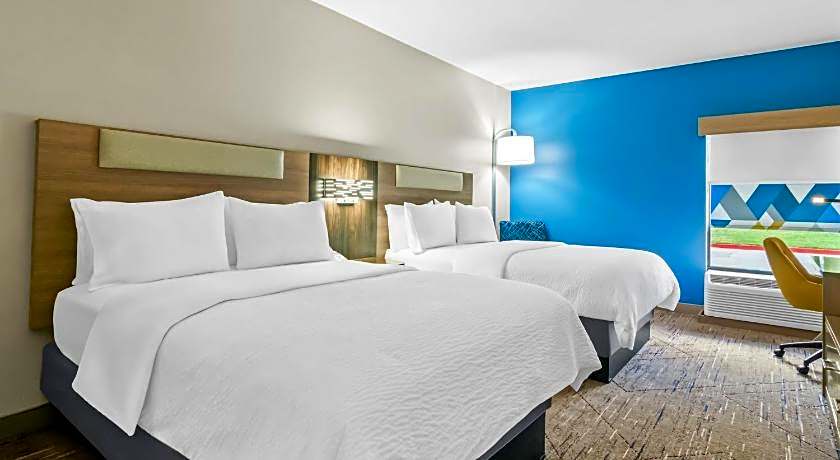 Holiday Inn Express & Suites Joplin Southeast