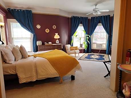 Deluxe Queen Room