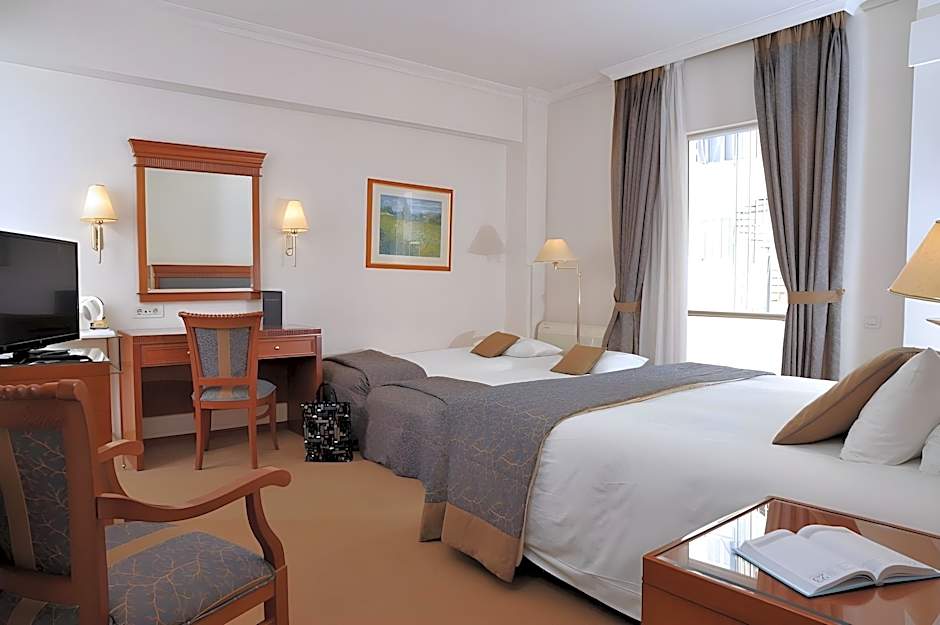 Athens Atrium Hotel & Jacuzzi Suites