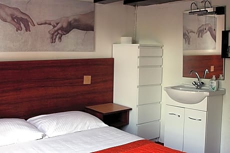 Single Room with Shared Facilities
