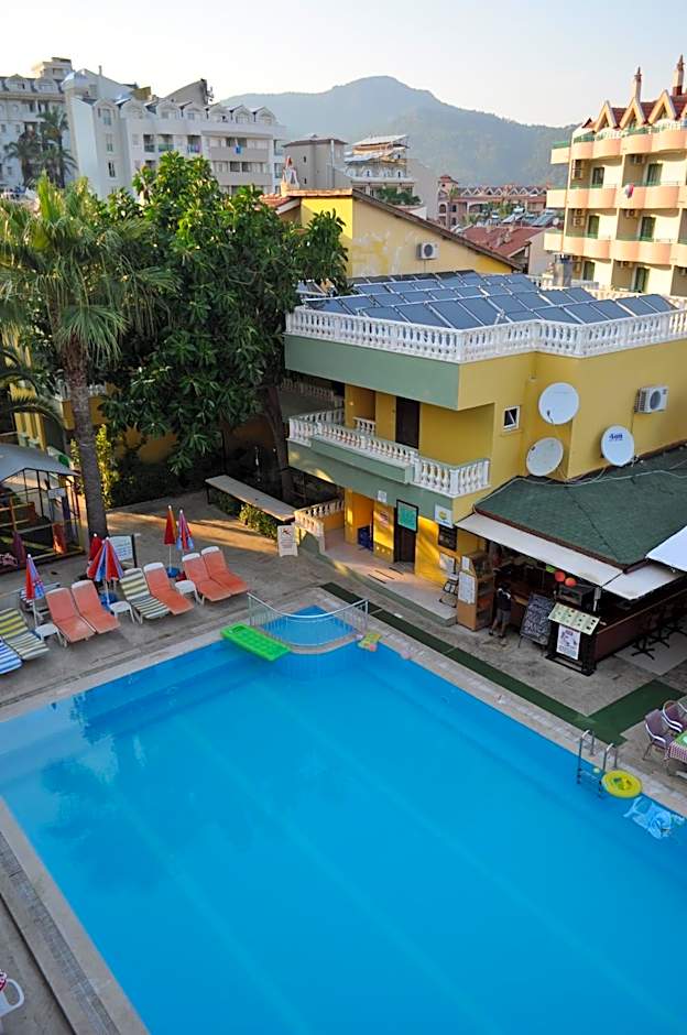 Club Sunset Apartments