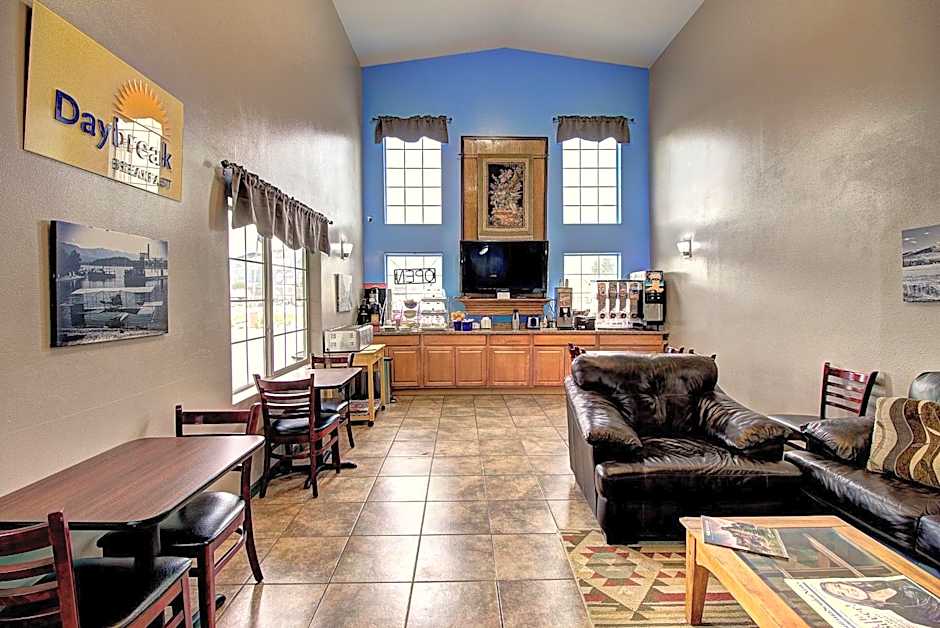 Days Inn & Suites by Wyndham Lolo