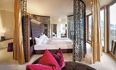 Superior King Suite