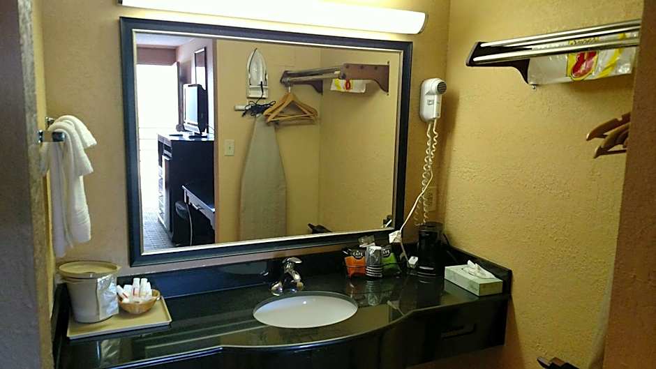 Super 8 by Wyndham Atoka