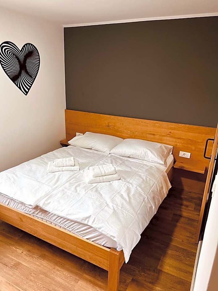 PJ Hotel Cerklje - 5min to Airport - Free Parking