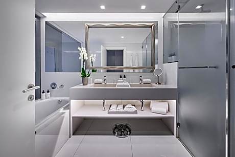 Junior King Suite with Ocean View