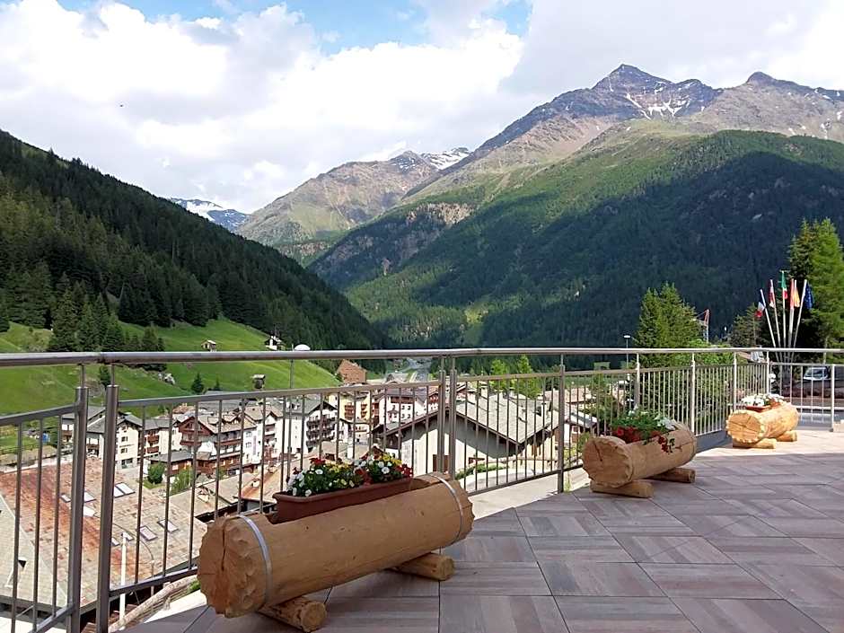 Hotel Meublè Adler - Rooms & Mountain Apartments