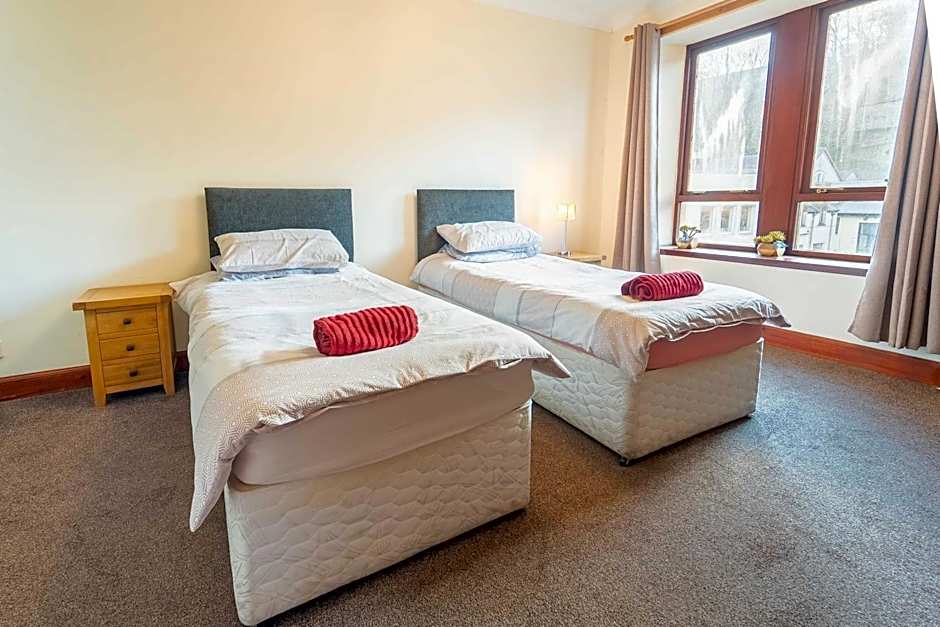 Prime location rooms in high street