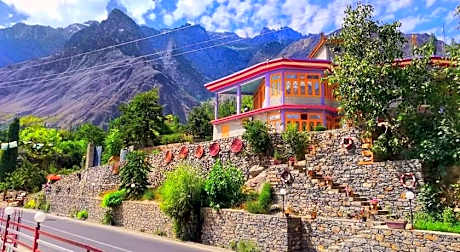 Hikal Guest House & Restaurant