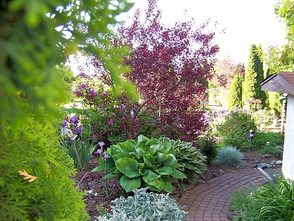 Bavarian Orchard Motel