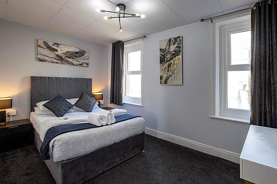 100 Pipers Hotel