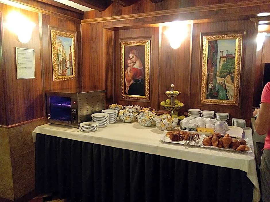 Hotel Diana