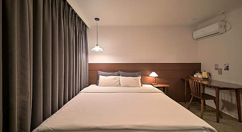 B. Cent Hotel Busan Station