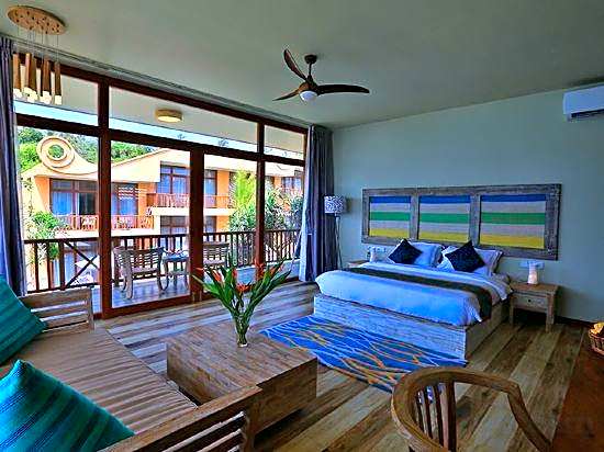 Thaproban Pavilion Waves Unawatuna