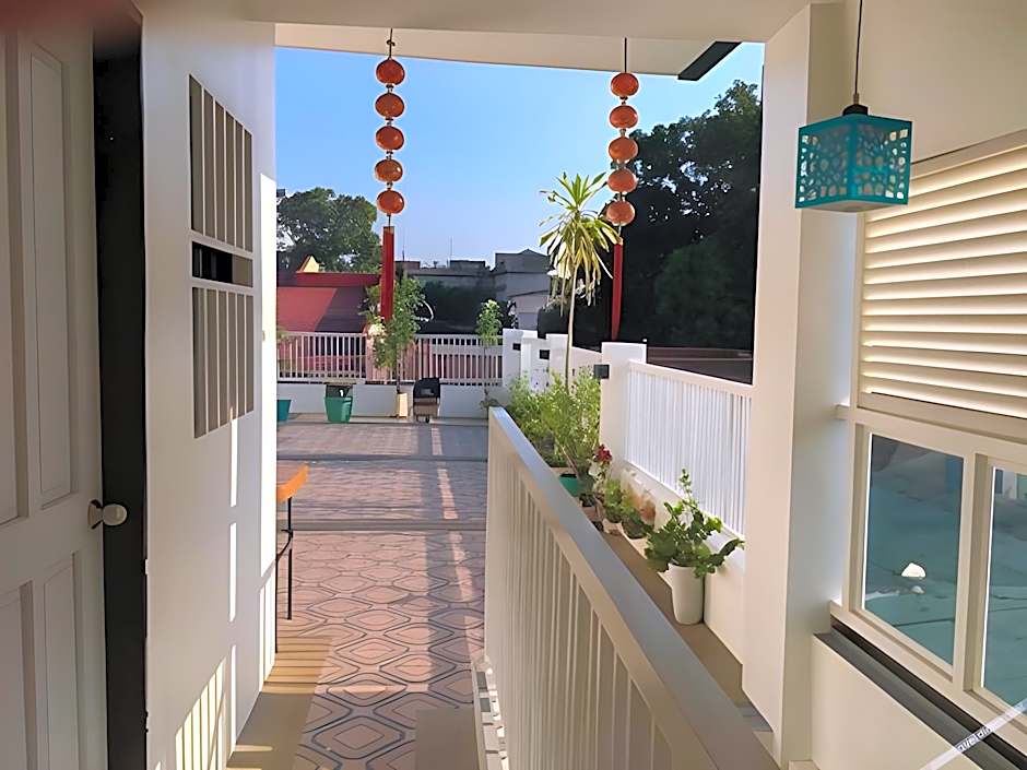 Nearest Hostel Pasay City by RedDoorz