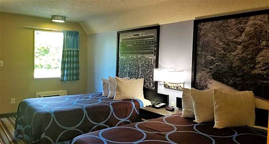 Super 8 by Wyndham Brownsburg