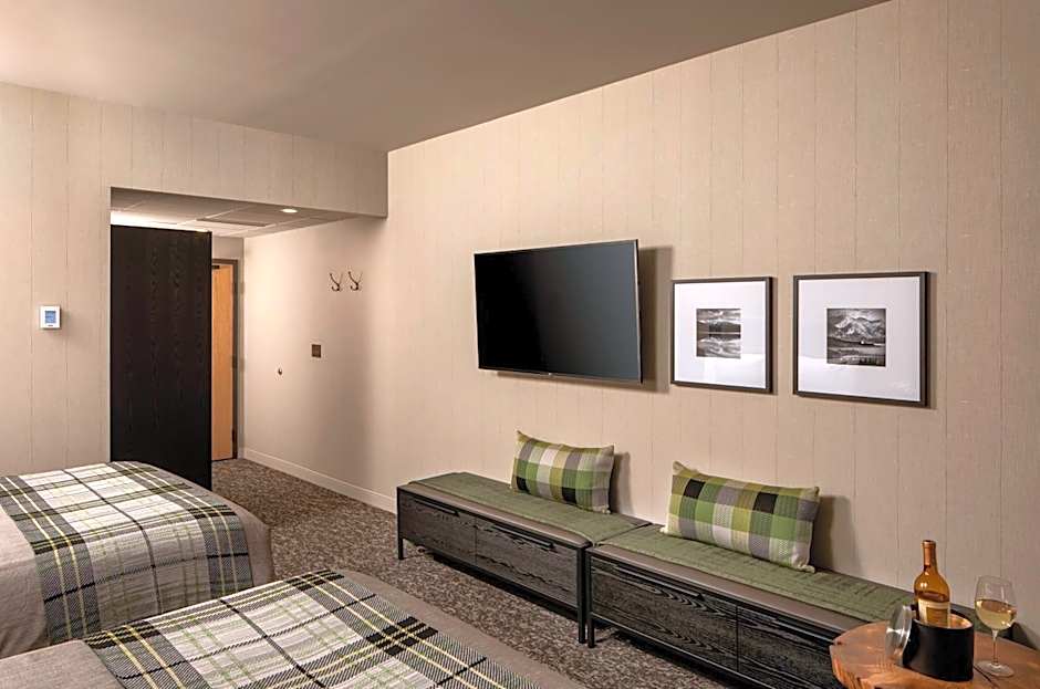 Peaks Hotel and Suites