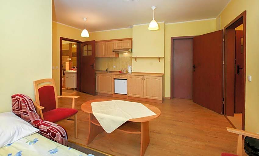 Okulski Grand Rozewie Pokoje i Apartamenty