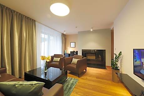 Apartment with Lake View