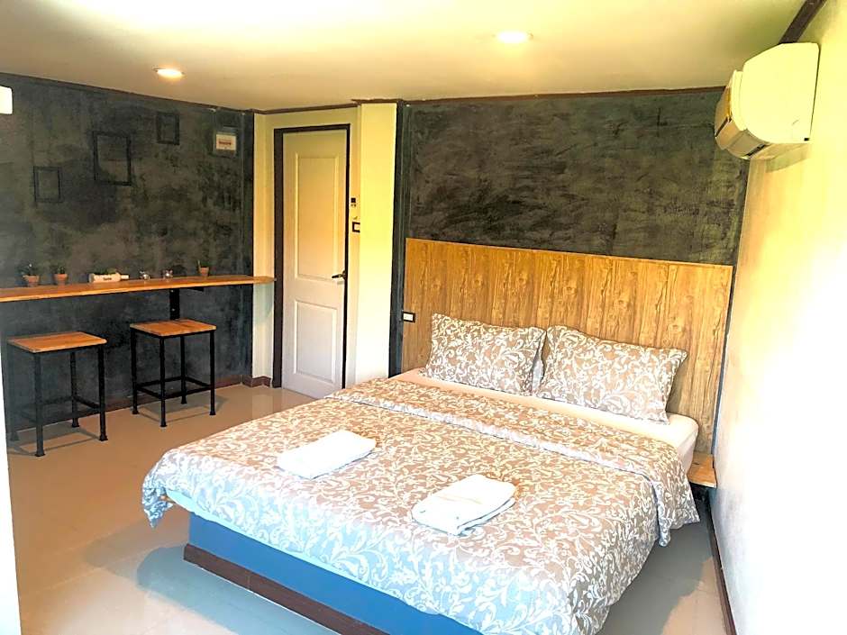 Yellow House Koh Sichang