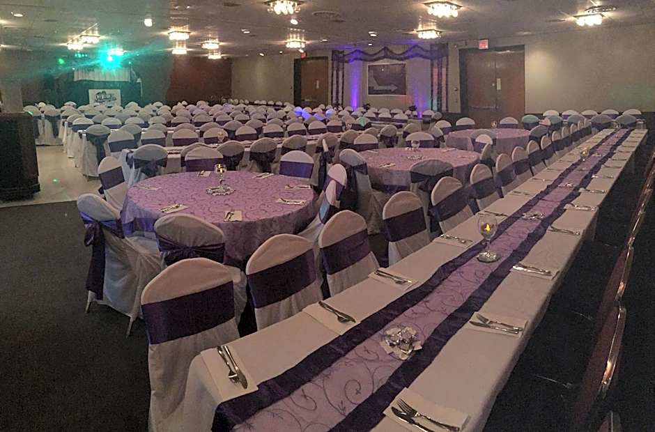 Ramada by Wyndham Albert Lea