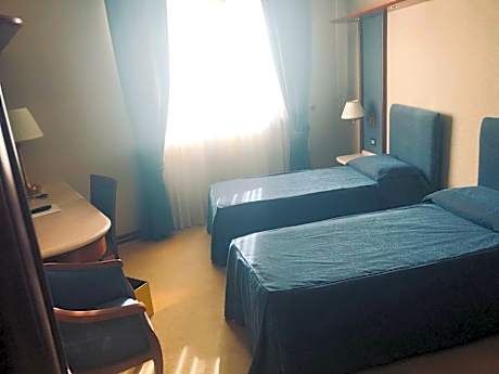 Twin Room with Shower