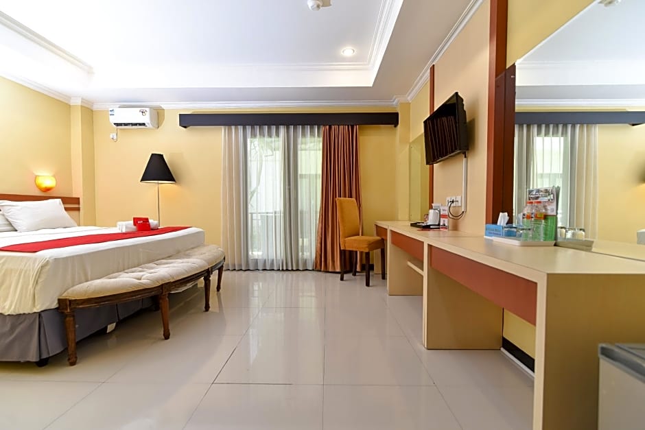 RedDoorz Plus near Mall Bali Galeria 2