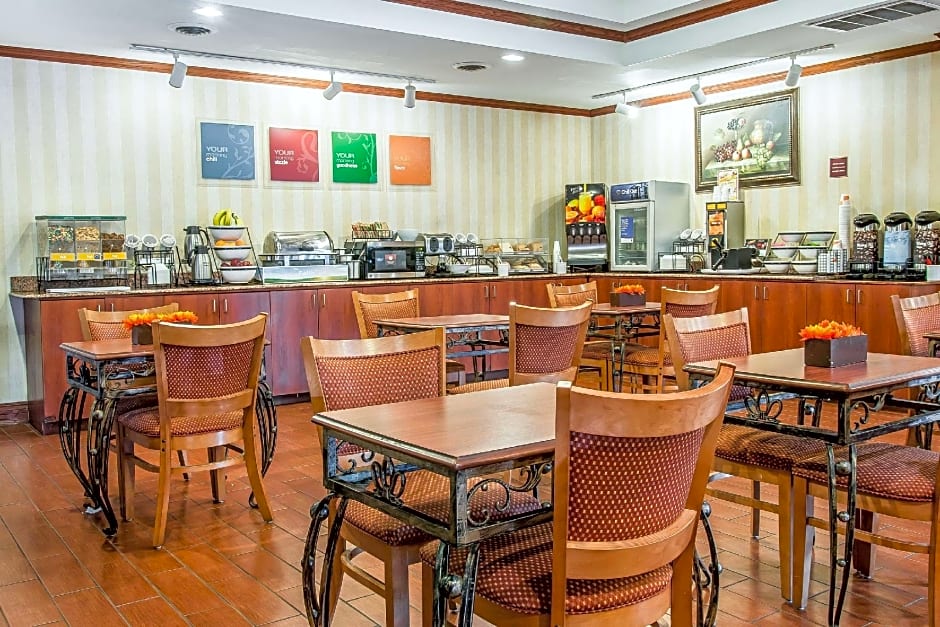 Quality Inn & Suites Ann Arbor Hwy 23