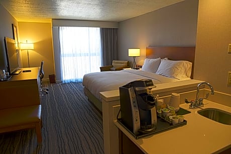 1 King Bed Mobility Accessible W/Bathtub