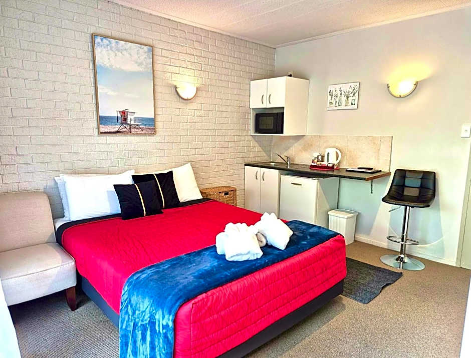 Absolute Lake View Motel