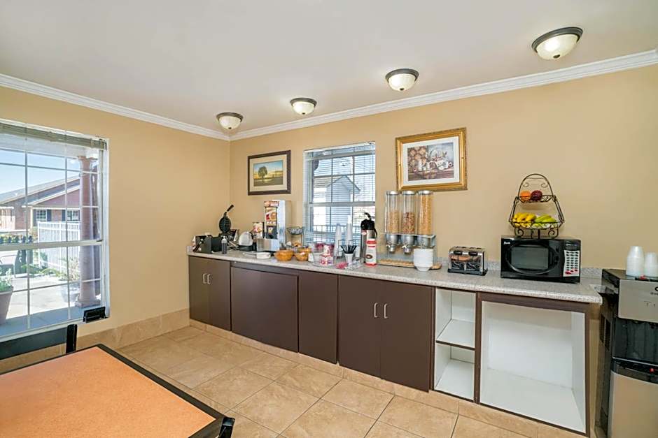 Travelodge by Wyndham Santee