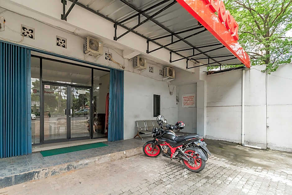 RedDoorz near Taman Wisata Alam Punti Kayu Palembang 2