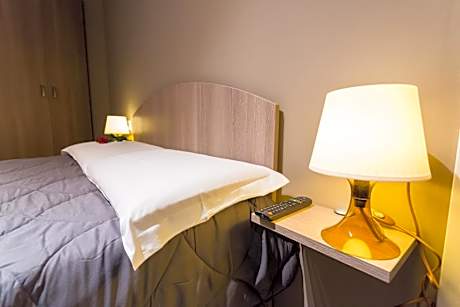 Deluxe Room (2 Adults + 1 Child)