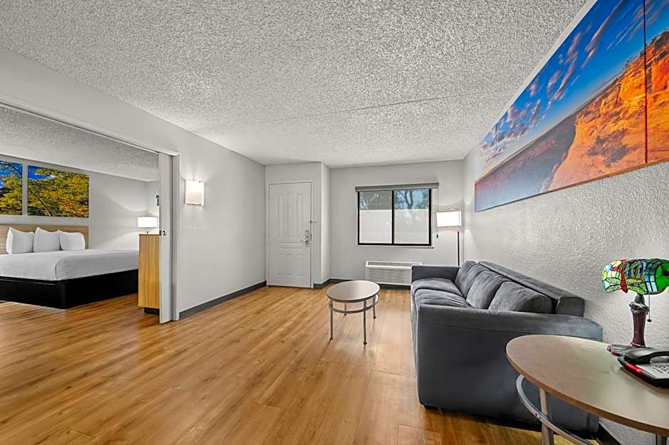 Days Inn by Wyndham Buena Park