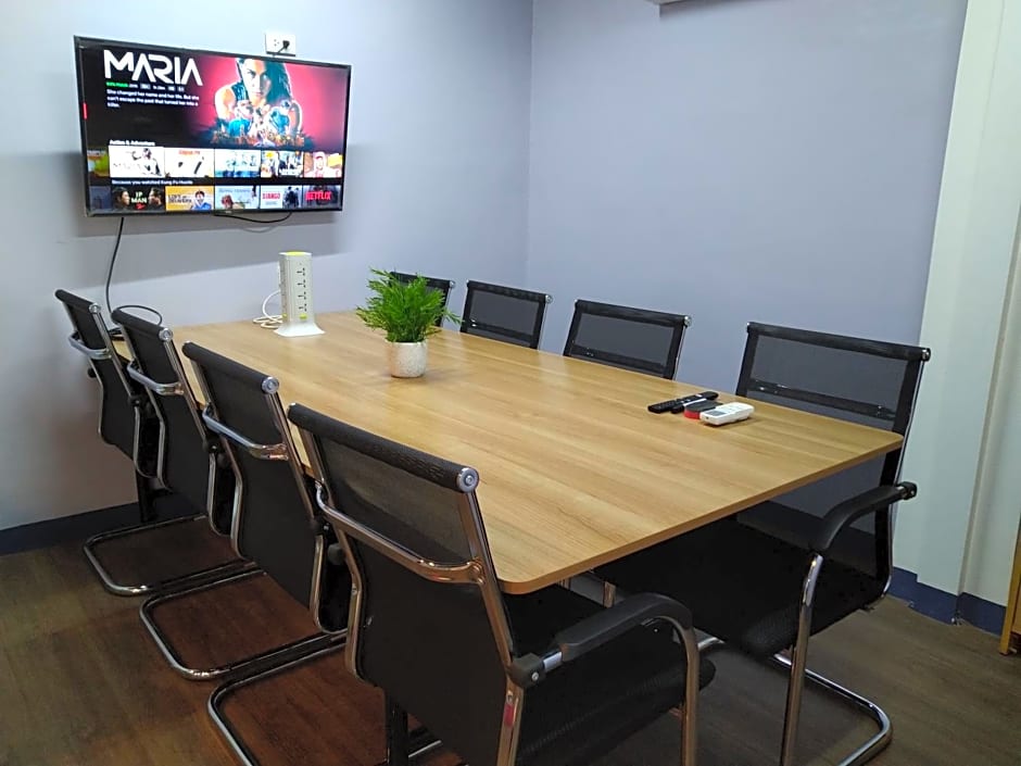 Nomad's Hub - Best Value Co-living Hostel