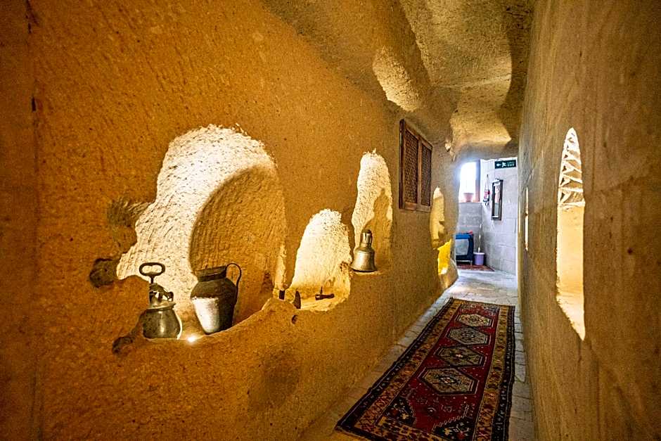 ZEUS CAVE SUITES 