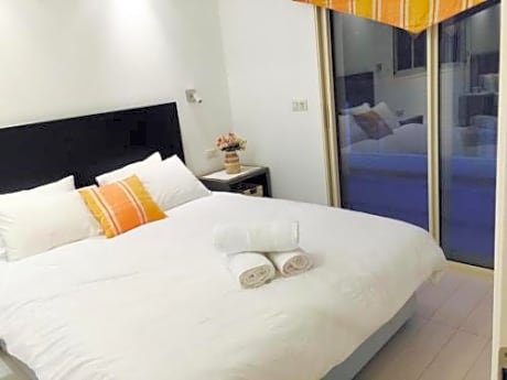 Regency Residence with Pool - Next the Beach