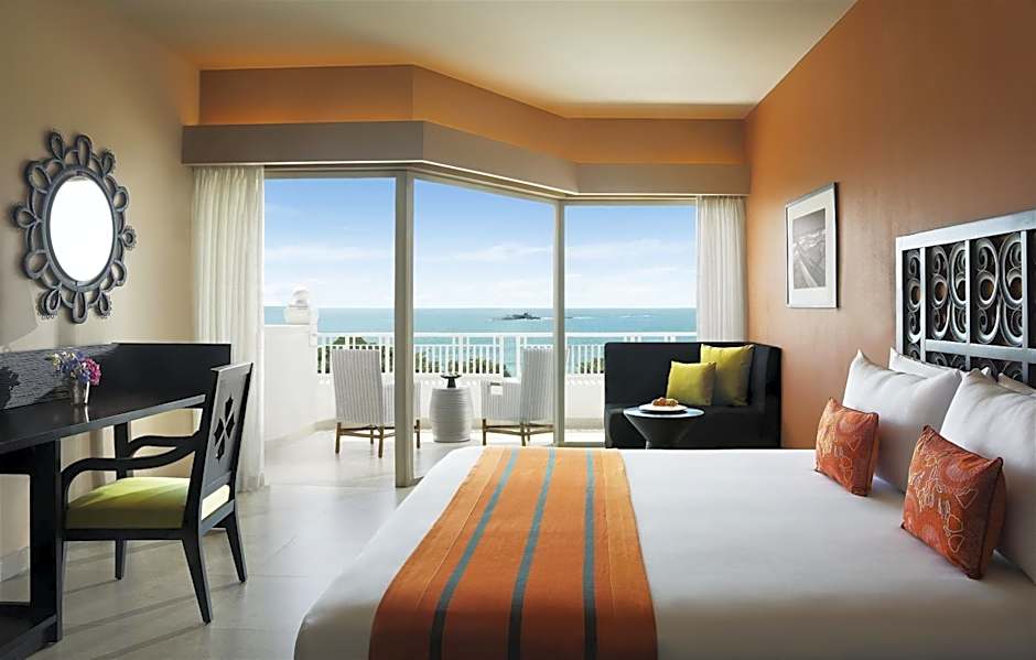 Photo 1 of 4 of Junior 1 King Bed Suite, Sea View