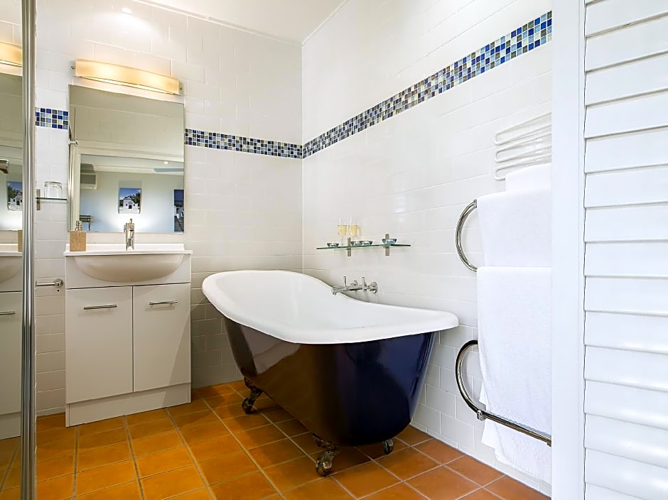 Avocado Sunset Bed and Breakfast