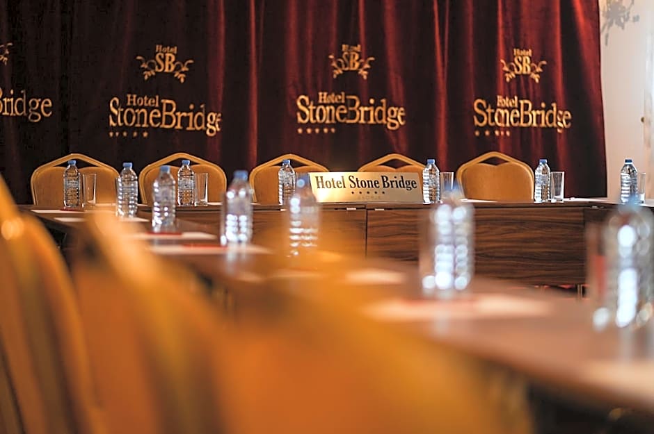 Stone Bridge Hotel