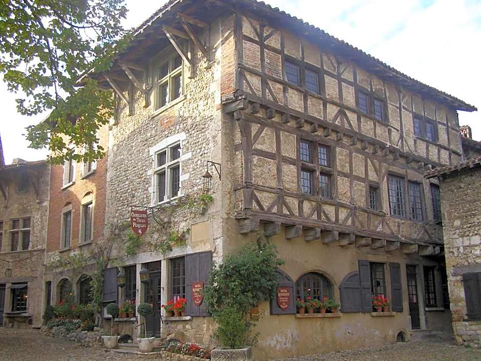 Logis Hotel Le Petit Casset
