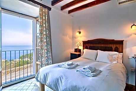 Double Room with Sea View (Large or Short Window)