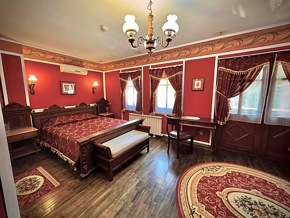 Family Hotel at Renaissance Square