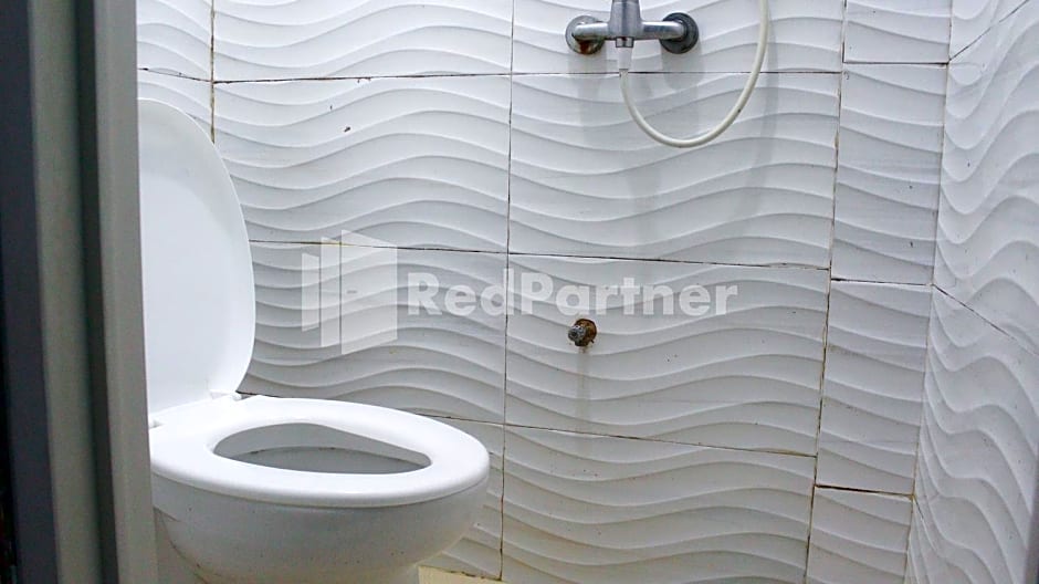 Snow White Residence near Grogol Mitra RedDoorz